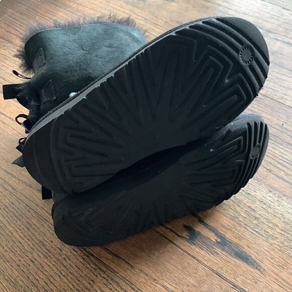 UGG Bailey bow little girls size 1 black suede wool lined boots - Picture 7 of 8